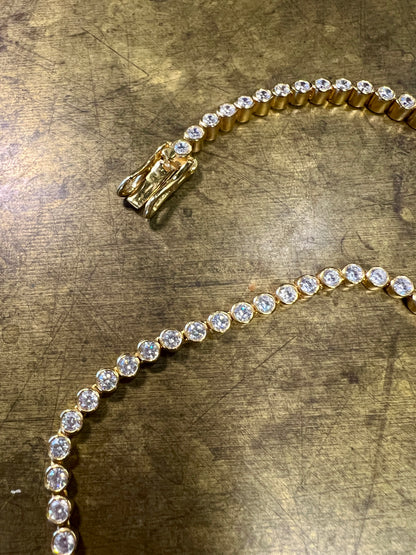 Tennishalskæde Bezel - eksklusivt design med Moissanite ædelsten