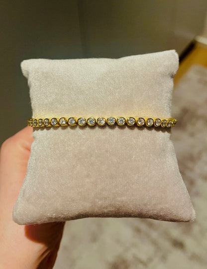 Tennisarmbånd Bezel - eksklusivt design med Moissanite ædelsten