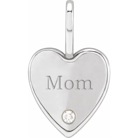 Sølv hjertevedhæng med indgravering "MOM" og ,025 ct. naturlig diamant