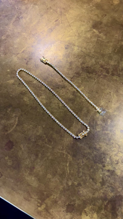 Tennishalskæde Bezel - eksklusivt design med Moissanite ædelsten