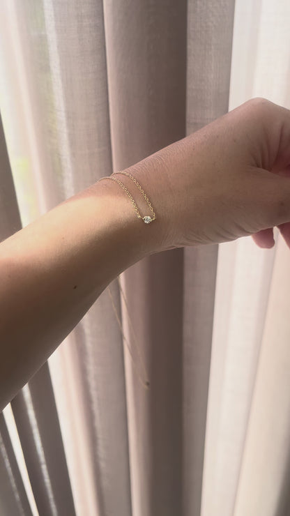Halskæde i 14k guld med centreret diamant